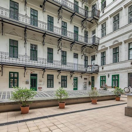 New - Central And Modern Studio Budapest Exteriör bild
